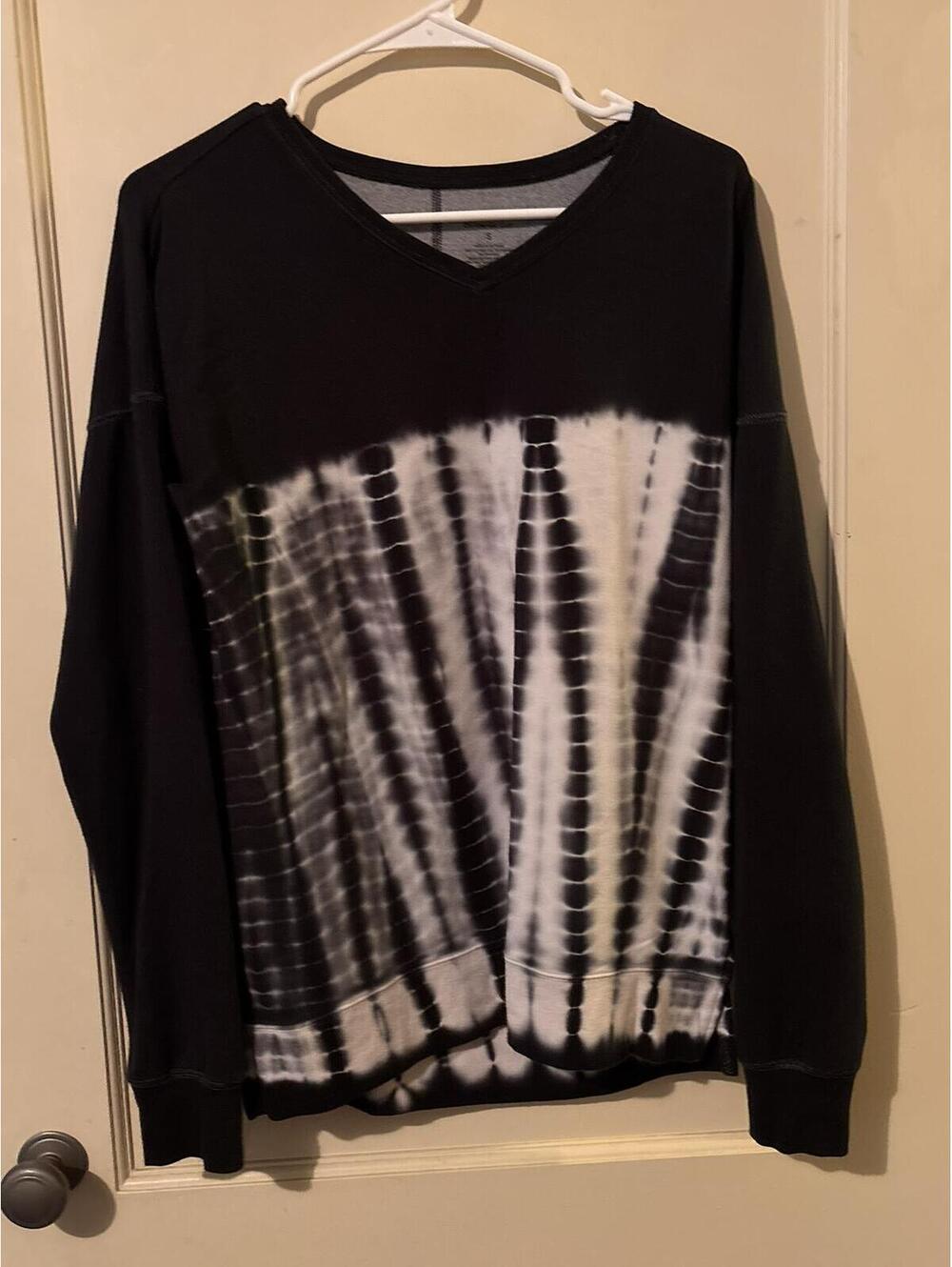 Tek Gear Black and White Tie-Dye Long Sleeve Sweatshirt Size S